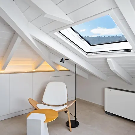 Ennea Muses And Hotel Náuplia