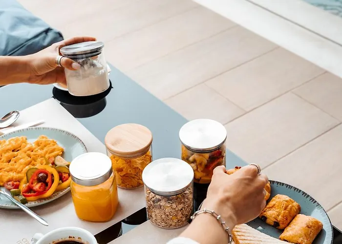 Ennea Muses And Hotel Náuplia