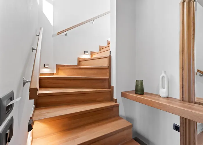 Ennea Muses And Hotel Náuplia