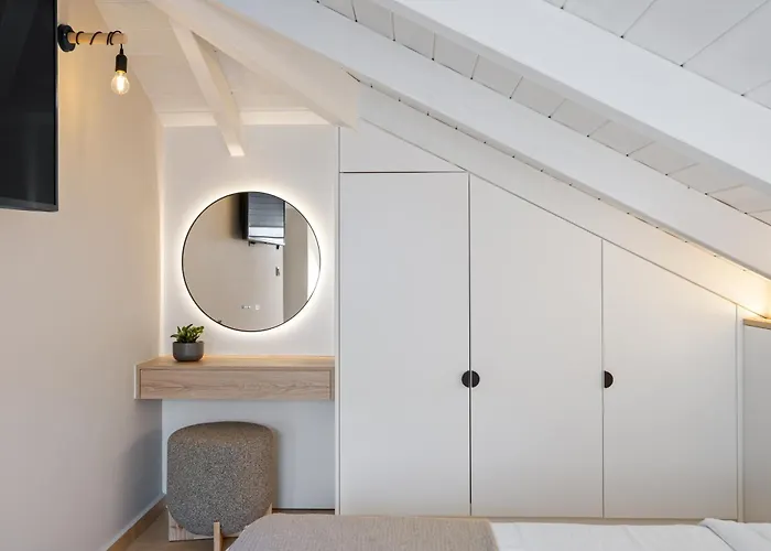 Hotel Ennea Muses And