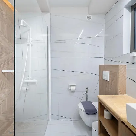 Otel Ennea Muses And Anabolu