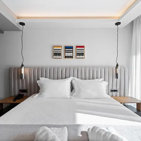 Otel Ennea Muses And