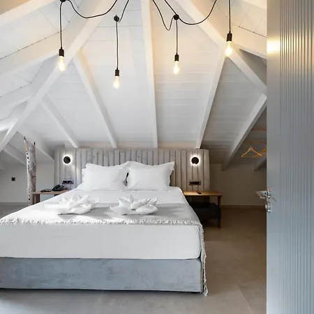 Otel Ennea Muses And