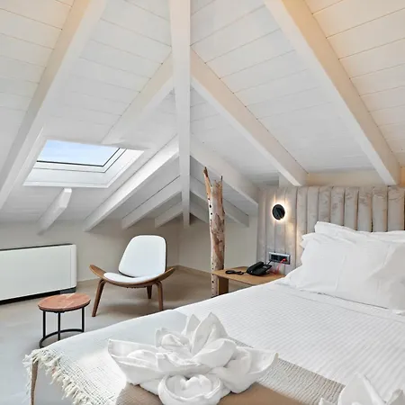 Ennea Muses And * Anabolu