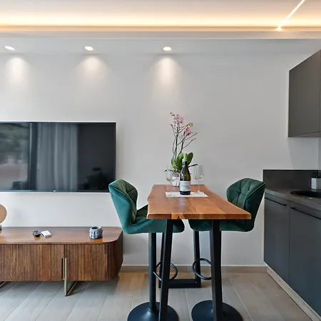 Otel Ennea Muses And Anabolu