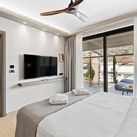 Ennea Muses And Otel Anabolu