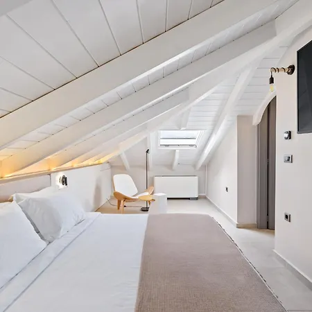 Ennea Muses And * Anabolu