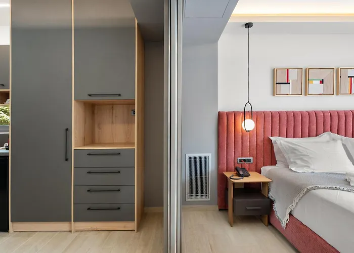 מלון Ennea Muses And *