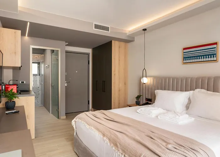 Ennea Muses And * נאפפליו