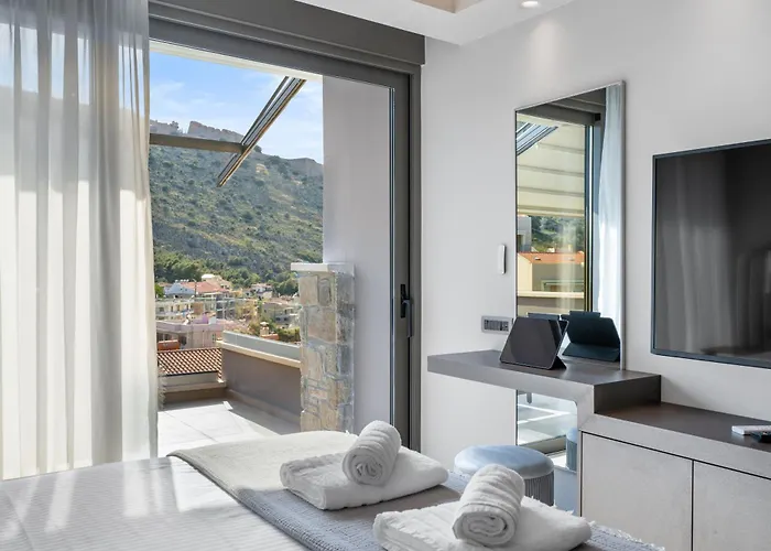 Ennea Muses And מלון *