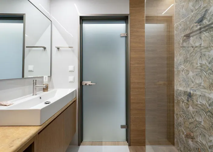 מלון Ennea Muses And