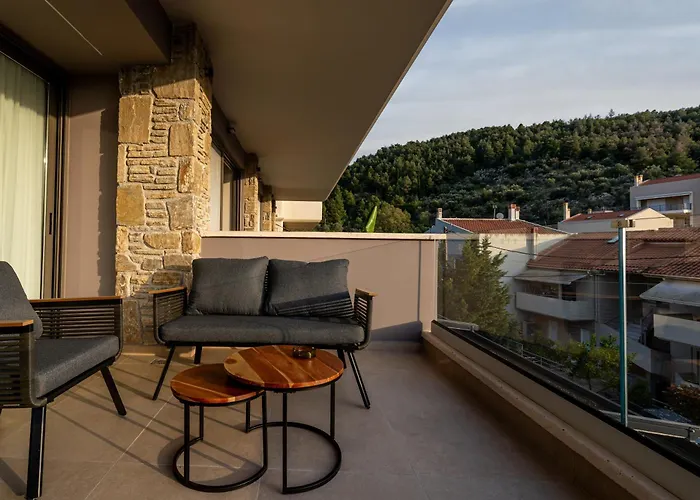 Ennea Muses And נאפפליו