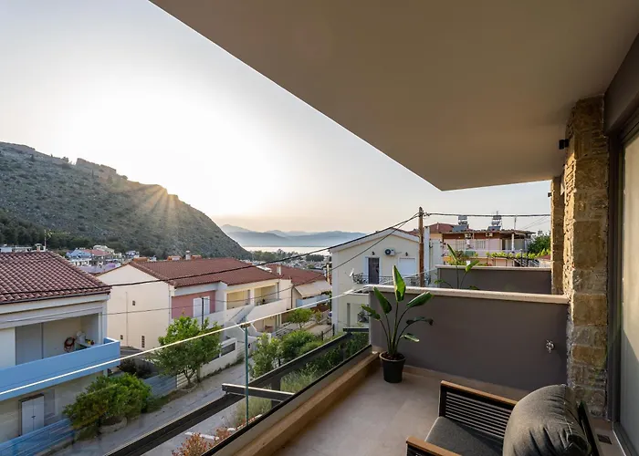 מלון Ennea Muses And