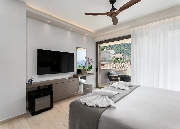 Ennea Muses And * נאפפליו