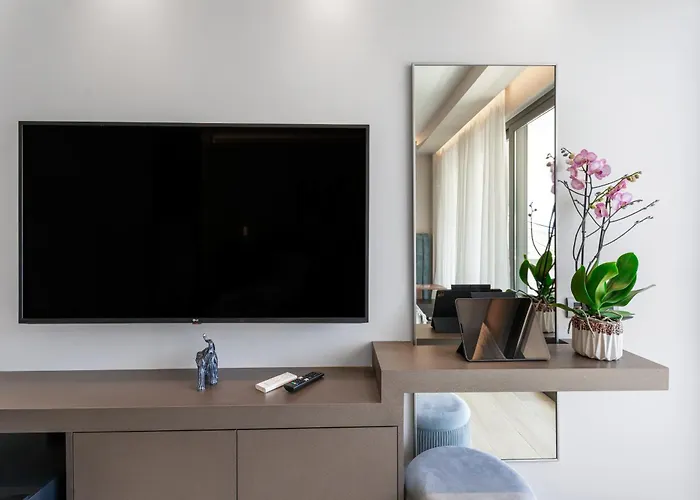 Ennea Muses And מלון